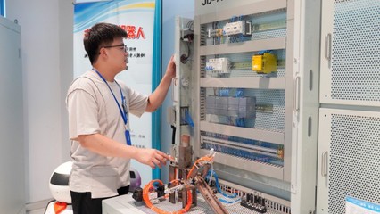 张江辉研发的机电一体化设备成品.JPG